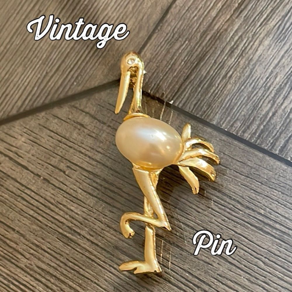 Vintage Simulated Pearl Belly Gold Tone Flamingo Stork Bird Pin Brooch